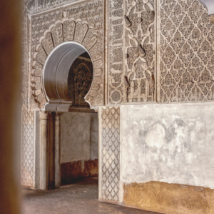 Lebendige Fotografien, die die Farben, Kultur und Architektur Marrakeschs einfangen, von den Souks bis zum Djemaa el Fna.