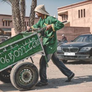 Lebendige Fotografien, die die Farben, Kultur und Architektur Marrakeschs einfangen, von den Souks bis zum Djemaa el Fna.