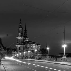 Entdecken Sie in dieser Fotografie-Serie die unvergängliche Schönheit Dresdens, eingefangen in Bildern, die barocke Pracht, lebendige Kultur und stille Momente der Stadt gleichermaßen beleuchten