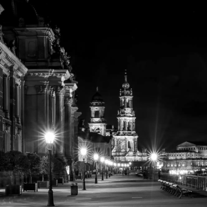 Entdecken Sie in dieser Fotografie-Serie die unvergängliche Schönheit Dresdens, eingefangen in Bildern, die barocke Pracht, lebendige Kultur und stille Momente der Stadt gleichermaßen beleuchten