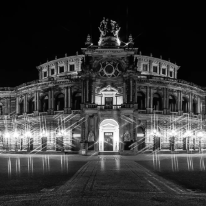 Entdecken Sie in dieser Fotografie-Serie die unvergängliche Schönheit Dresdens, eingefangen in Bildern, die barocke Pracht, lebendige Kultur und stille Momente der Stadt gleichermaßen beleuchten