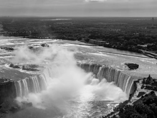 Niagarafälle – Türkisfarbenes Wasser und majestätische Wasserfälle in beeindruckenden Fotoaufnahmen.