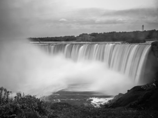 Niagarafälle – Türkisfarbenes Wasser und majestätische Wasserfälle in beeindruckenden Fotoaufnahmen.