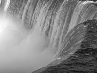 Niagarafälle – Türkisfarbenes Wasser und majestätische Wasserfälle in beeindruckenden Fotoaufnahmen.