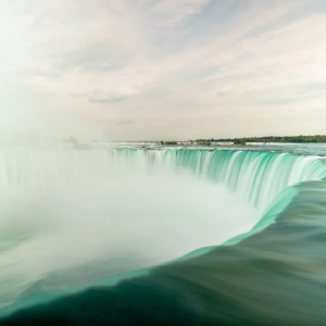 Niagarafälle – Türkisfarbenes Wasser und majestätische Wasserfälle in beeindruckenden Fotoaufnahmen.