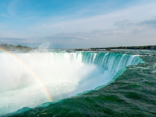 Niagarafälle – Türkisfarbenes Wasser und majestätische Wasserfälle in beeindruckenden Fotoaufnahmen.