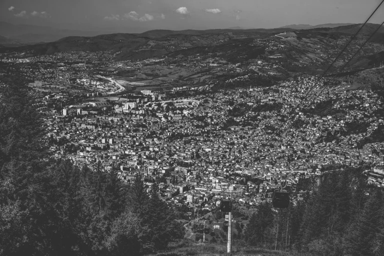 Landschaft und Stadtansichten aus Bosnien – Impressionen aus Vareš und Sarajevo zwischen Geschichte, Kultur und Natur.