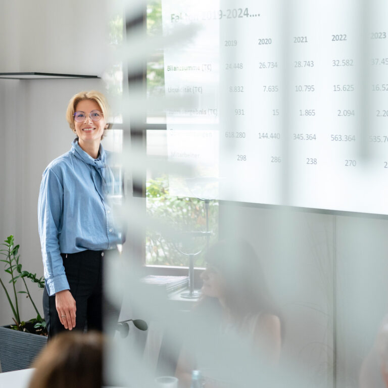 Businessporträt und Arbeitssituation bei Penne & Pabst Treuhand GmbH – Unternehmensfotografie von One More Picture.