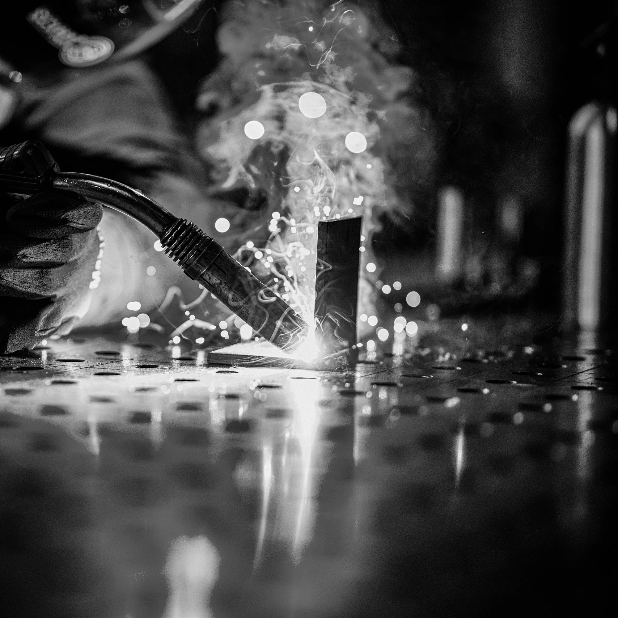 Zwischen Funkenflug und Präzision: Die Kunst der Fertigung im Fokus