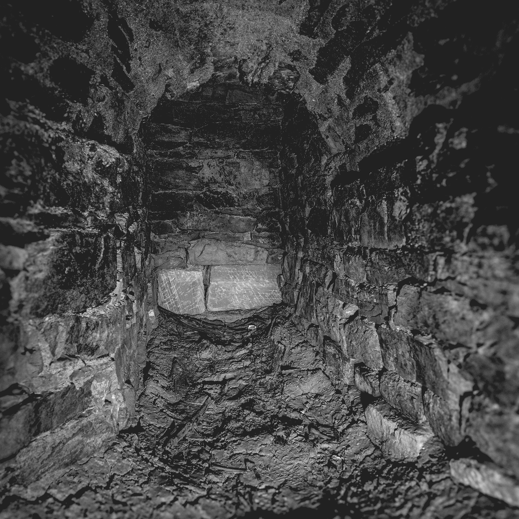 Unterirdischer Hohlraum unter der Pfaffendorfer Brücke in Koblenz, dokumentiert während der Bauarbeiten im Rahmen einer fotografischen Baustellenbegleitung